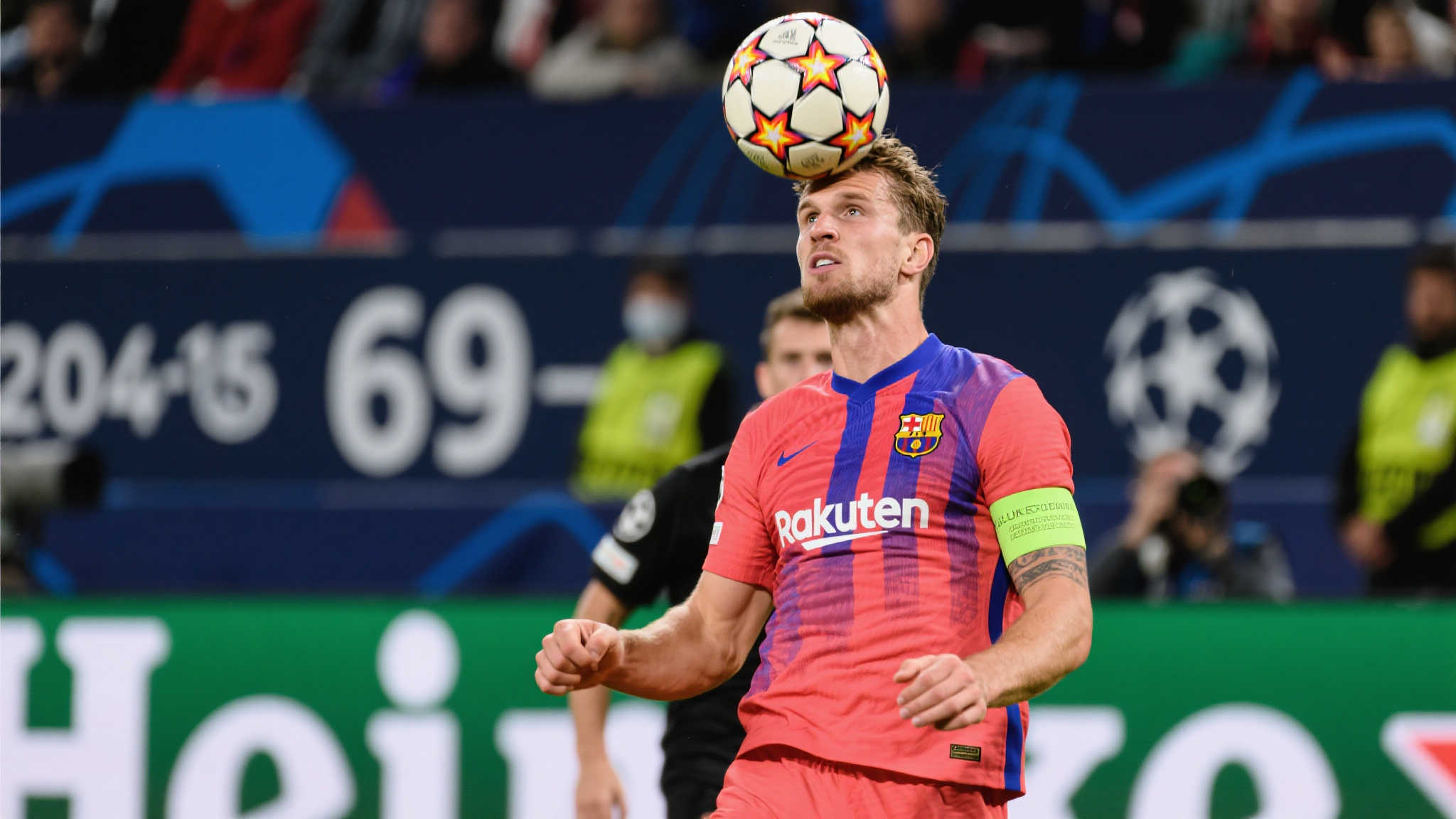 2024-25赛季欧冠制空之王：卢克·德容高空争顶69次领跑榜单